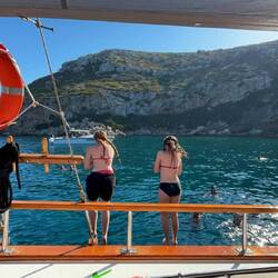 Twins synchronised diving