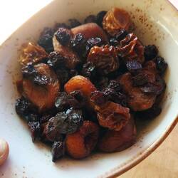 Ich bringe Babak Tomatensalat und bekomme Trockenfrüchte retour 😃