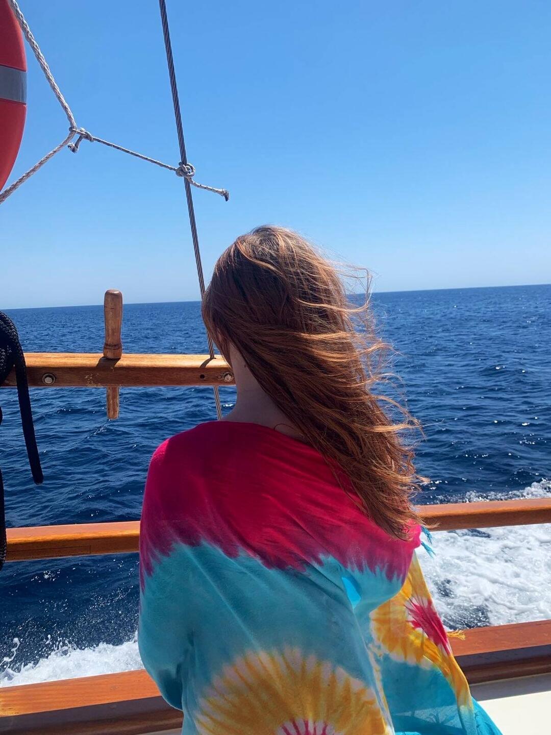 🎶Wind in my hair...