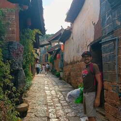 Plateau a thé sous le bras directement de chez l'ebeniste