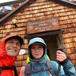 Geschafft nach gut 4 Stunden - Saarbrücker Hütte (2.540m)