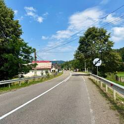 Bis zu meiner Unterkunft musste ich noch ca. 3 Kilometer entlang einer Asphaltstrasse wandern.
