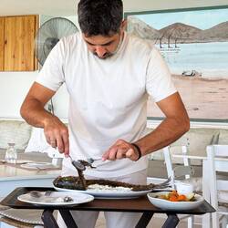 Préparation des filets par l'assistant du patron.