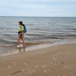 Mit den Füßen im Wasser geht es!