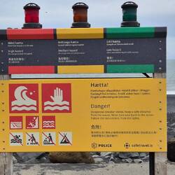 Warnung am Reynisfjara Beach