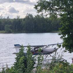 Manche Gäste reisen auch mal per Wasserflugzeug zum Essen an.