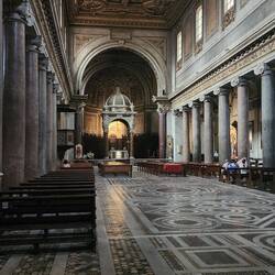 Basilica St John Crisogono, sheltering from downpour