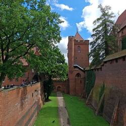 Burggraben zwischen Mittlerem und Hohem Schloss