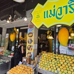 Mae Varee Shop in Thong Lor