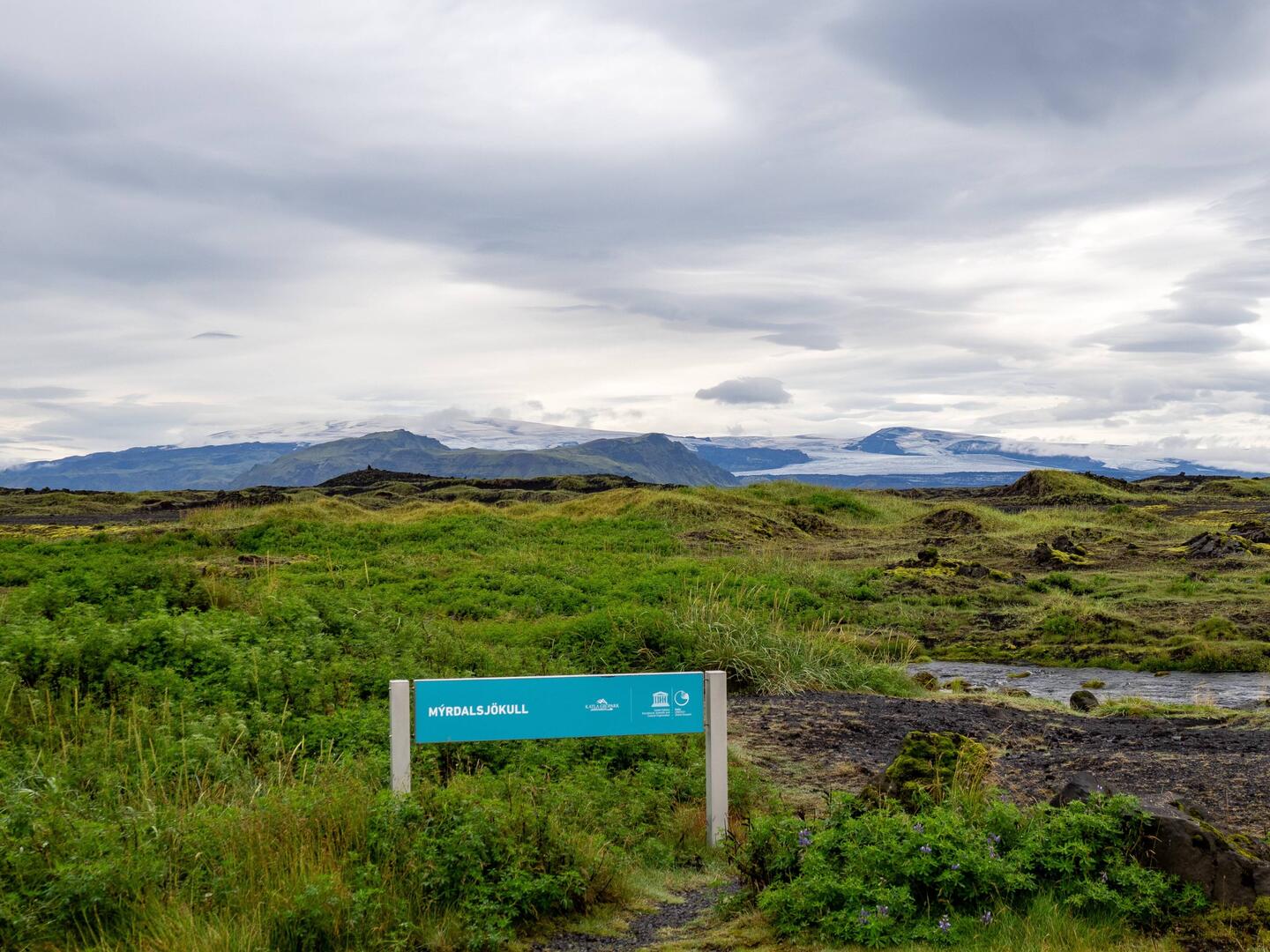 Blick auf den Katla Vulkan mit dem Mýrdalsjökull