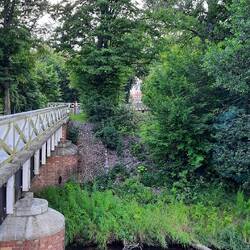 Doppelbrücke mit Blick hier zum Schloss