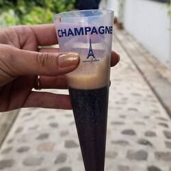Espresso to go- aus dem Champagner Glas vom Eiffelturm ☕️