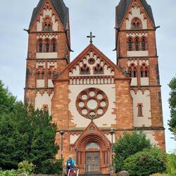 Wir starten die Tour an der Kirche Sankt Ludwinus in Mettlach