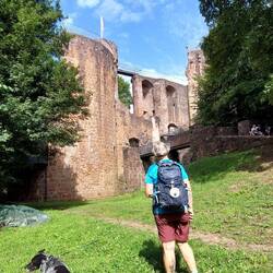 An der Burg Montclair wurden wir von einem Paar angesprochen.....