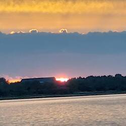 Sonnenuntergang mit Wolkenbank