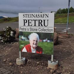 Stopp bei Petras Steinsammlung