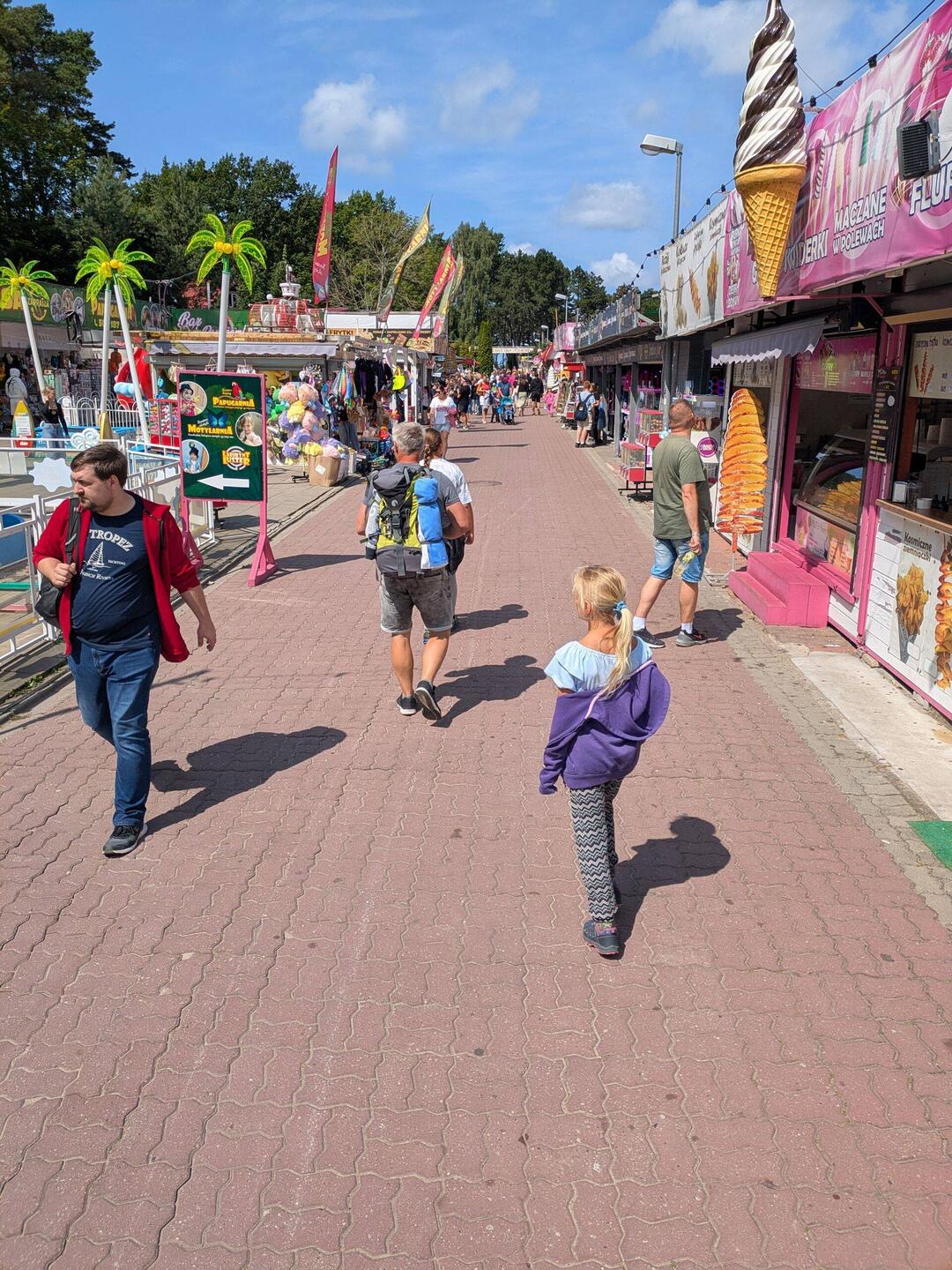 Typische polnische Vergnügungsmeilen an sämtlichen Strandstraßen