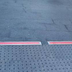 Zusätzlich zu Fußgänger-Ampeln