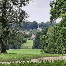 ... mit Sichtachse zu Schloss