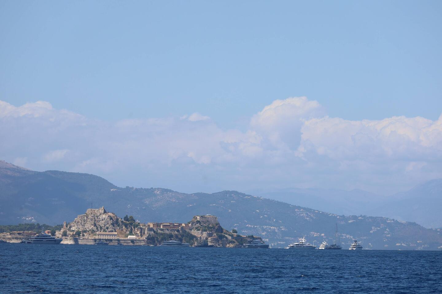 Ausfahrt aus der Bucht, Blick auf das Fort in Korfu