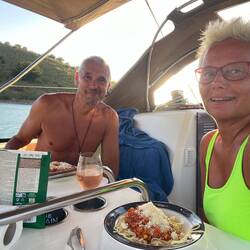 Lecker, nur beim Parmesan müssen wir schnell sein, den holt sonst der Wind