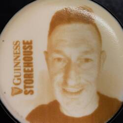 Konterfei auf den Guinness-Schaum gedruckt