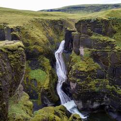 Der Mögárfoss im Canyon