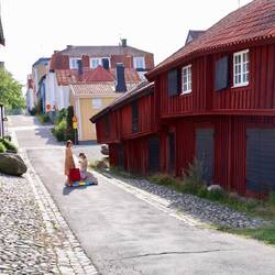 Es gibt ganz windschiefe aber gepflegte Häuser aus dem 17. Jahrhundert.