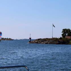 Und es gibt Segler, die auch segeln. Der Rest fährt unter Motor. Er motort.