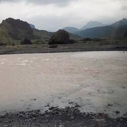 Mit dem Super Jeep ist die Flussdurchfahrt ganz einfach 😄