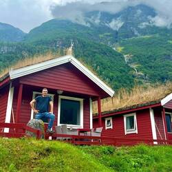 L'herbe sur les toits des maisons
