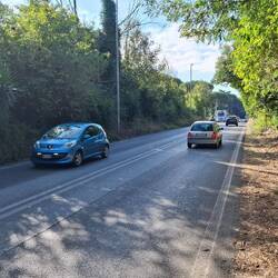 De Via Francigena op haar meest bedenkelijke kant. Veel Italiaanse pelgrims zien het probleem niet.