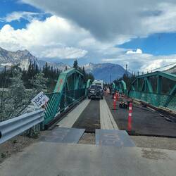 Und das soll für unsere Mademoiselle reichen? Ging gut! Ein Schild verwies auf 2,90m Breite