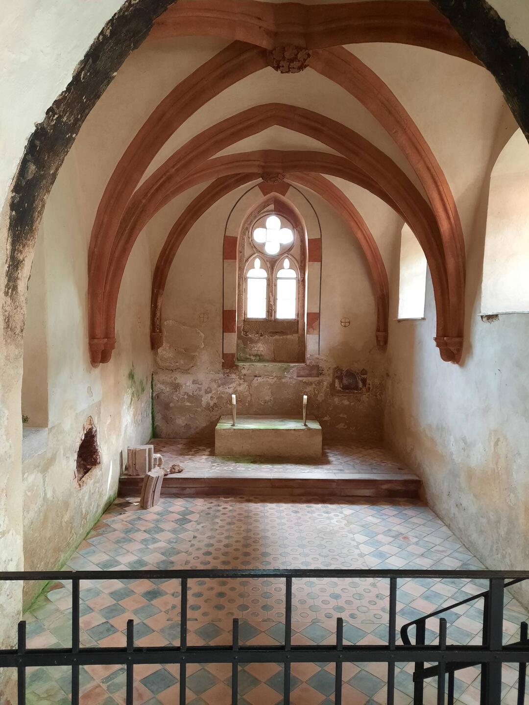 Kapelle der Infirmerie, original erhalten, toller erneuerter Fußboden