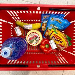 Da es im Dorf einen Supermarkt gab, habe ich mir ein paar Sachen gekauft.