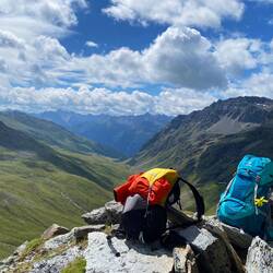 Rucksack Profis – nur 7 und 8 kg für eine Woche wandern bei 💩 Wetter