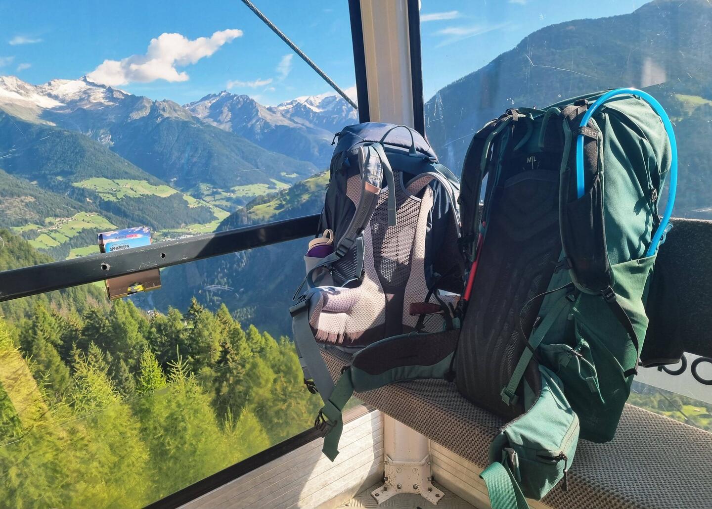 Die Beiden geniessen die bequemen Höhenmeter!😉
