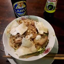 Cao Lầu - a famous local noodle dish