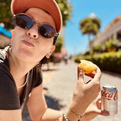 Neue Liebe: Coke Light und gelbe 🍑 .