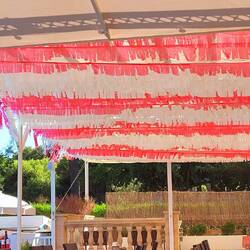 Im Hotel laufen die Partyvorbereitungen für morgen auf Hochtouren.