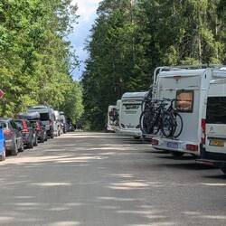...aber wir sind nicht allein - und das ist nur ein Parkplatz