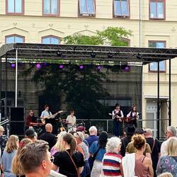 Live Musik mit reiner schwedischen Popmusik.