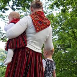 Fröhliche Trachten für jung und alt