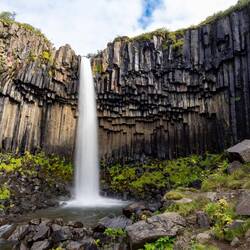 ... mit schönen Basaltsäulen