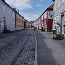 Le vieux centre avec rues pavées et maisons colorées