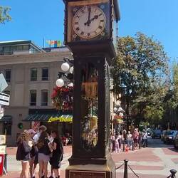 Die dampfbetriebenen Steam Clock in Gastown, dem ältesten Viertel