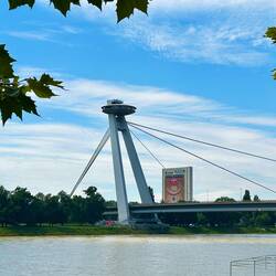 "UFO" aka Restaurant