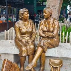 Liffey. St/Ha'Penny Bridge