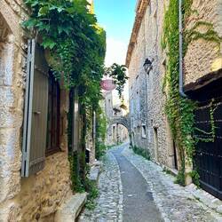 Zauberhaftes Vaison la Romaine oben am Hotel
