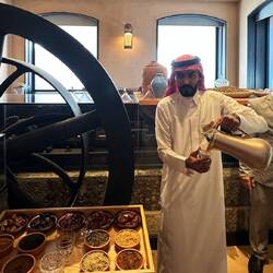 Blond roasted Coffee (oben re.) trinkt man nur in SA, meist mit Kardamon